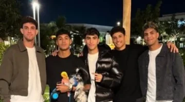 محمد السيد يلتقي بلاعبي الأهلي في صورة تجمع نجوم الزمالك والأهلي 1